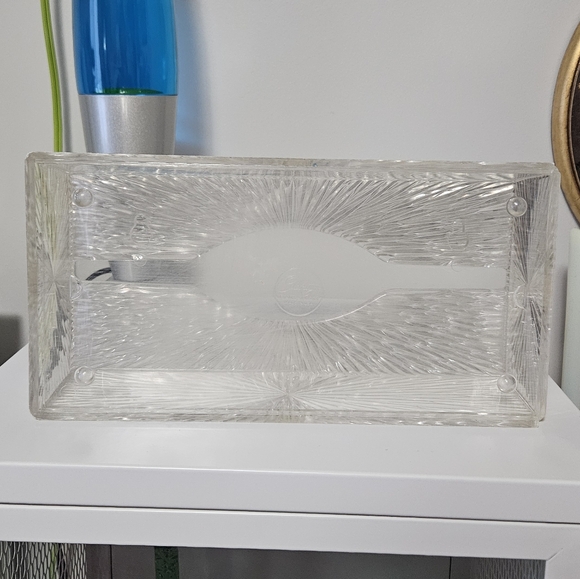 Mid Century Modern Celebrity Acrylic/Lucite Tissue Box Holder - Picture 5 of 9